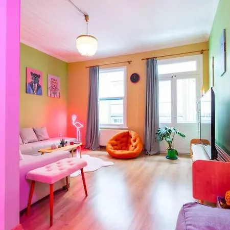 Hotel Maximalist House In Center