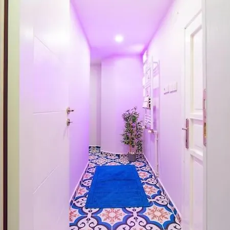 Maximalist House In Center * Istambul
