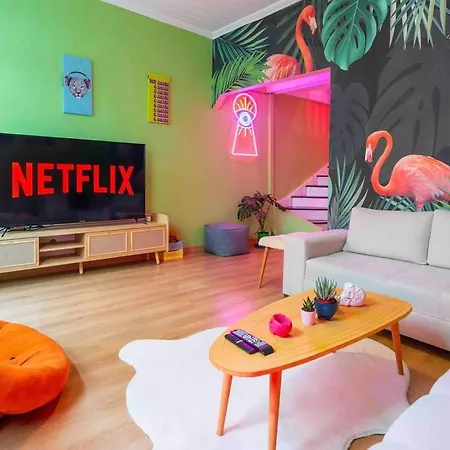 호텔 Maximalist House In Center *