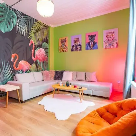 Maximalist House In Center * 이스탄불