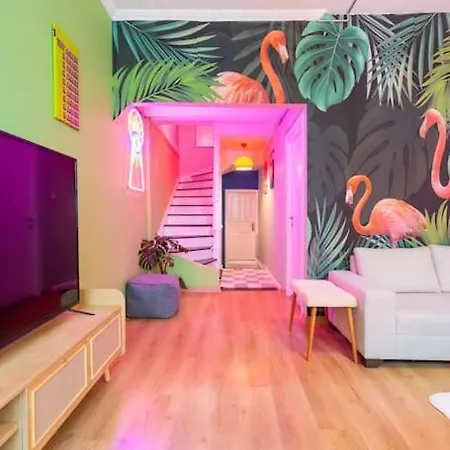 호텔 Maximalist House In Center *