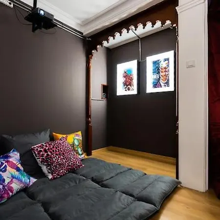 Отель Maximalist House In Center